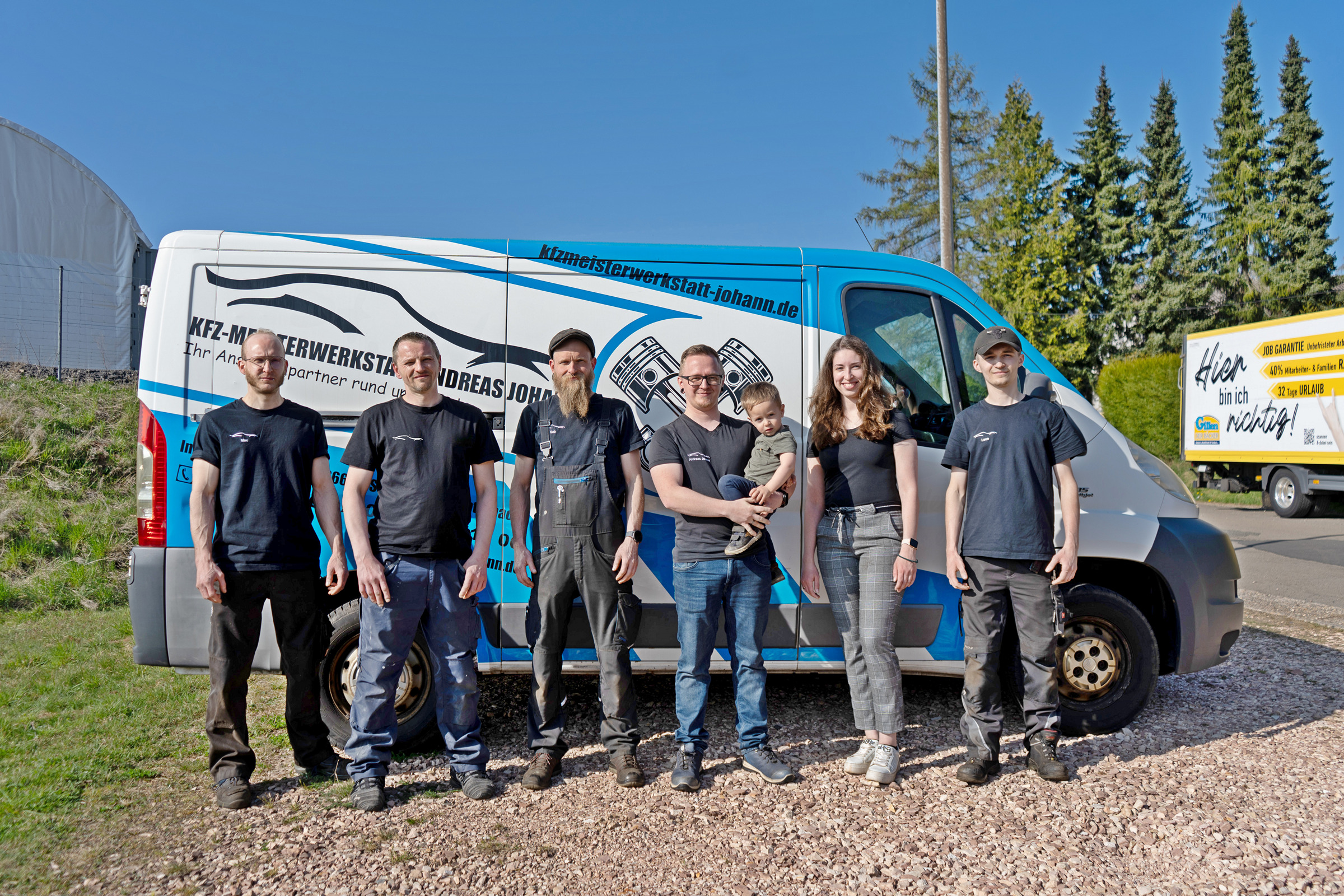 Bild mit Team bei Kfz Johann